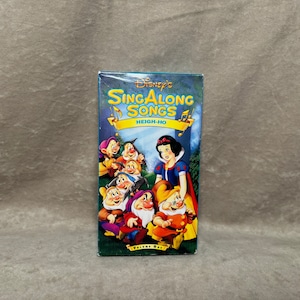 Vintage 1994 Walt Disney's Sing Along Songs Snow White Volume 1