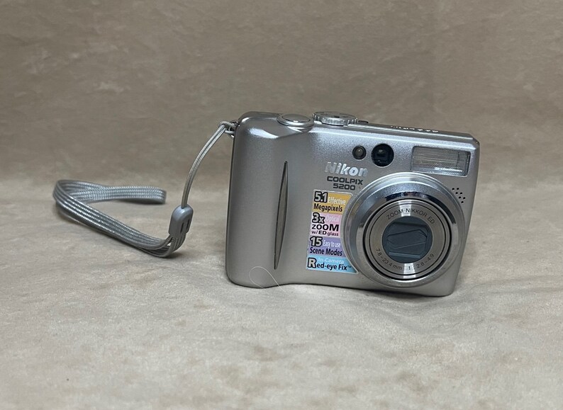 Vintage Early 2000s Nikon Coolpix 5200 Digital Camera & Accessories image 2