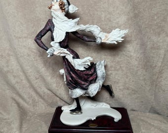 Vintage 1989 Giuseppe Armani Winter Skater Ragazza Che Pattina - Inverno 0542C 15" x 9.5" Retired Figurine Made in Italy w/Box & Styrofoam