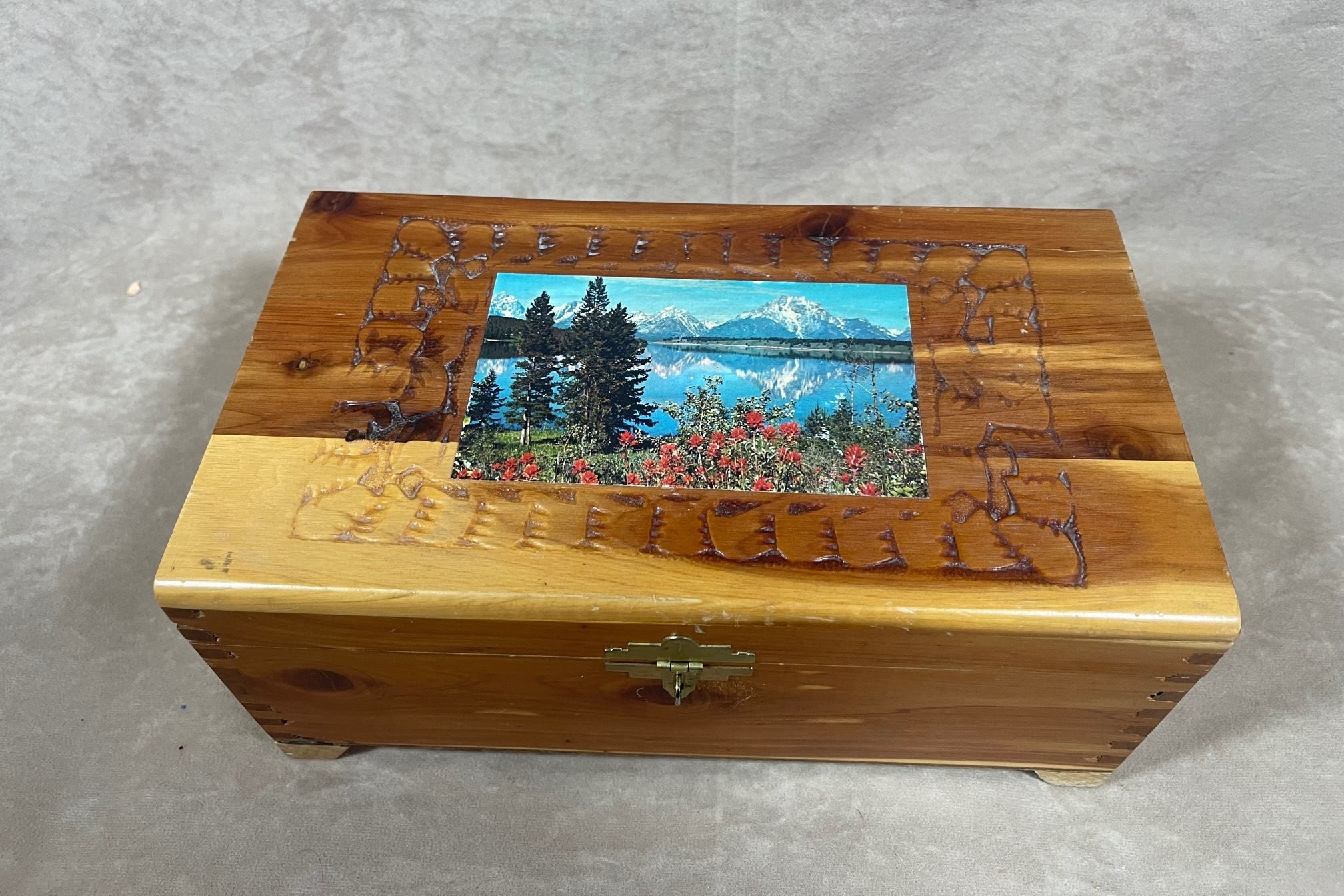 置物 vintage wood box 1980s Vintage 1970s Wood Box With Carved Lid and Mountain Scene Outside