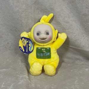 Vintage Early 2000s Play Along Toys Teletubbies Laa-Laa with Flowers Belly Plushie New with Tags *NWT*