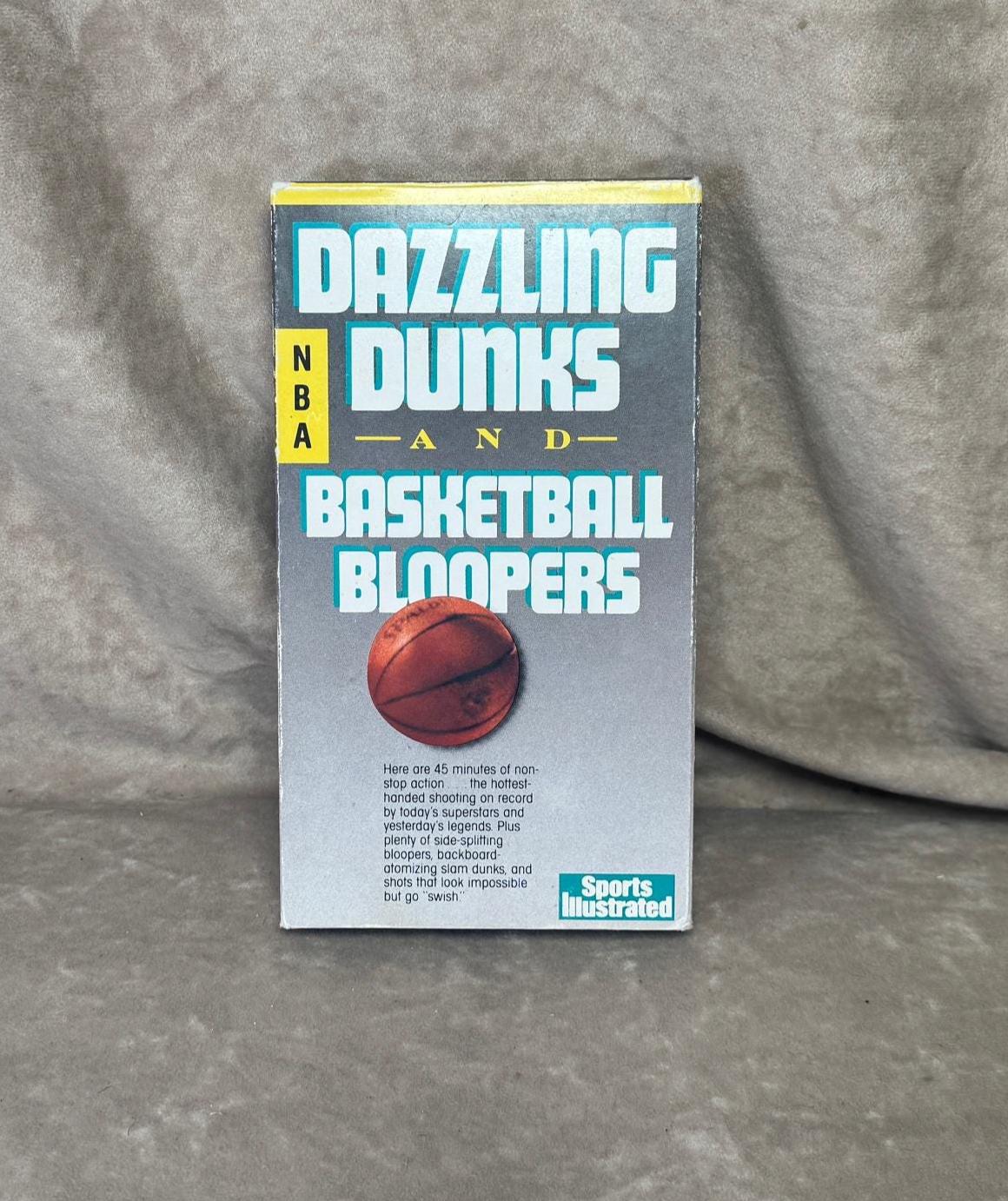 Sports Bloopers: Basketball [DVD](中古品) Vintage 1980s Sports Illustrated NBA Dazzling Dunks and Basketball