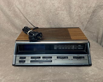Vintage 1980s General Electric GE 7-666A AM/FM Alarm Clock Radio w/ Dimmable Display Walnut Grain