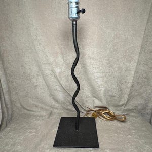 Vintage 1980s Post-Modern Metal Wavy Table Lamp Black/Blue Speckled Finish