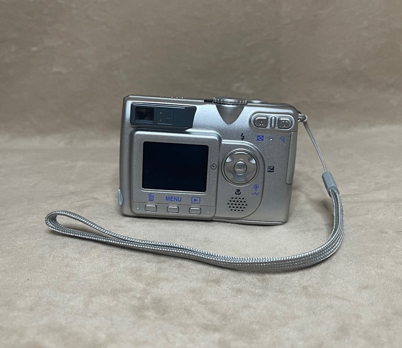 Vintage Early 2000s Nikon Coolpix 5200 Digital Camera & Accessories image 3