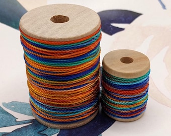 Hilo de nailon jaspeado Fire & Ice teñido a mano