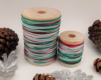 Hilo de nailon ultra variegado teñido a mano Candy Canes and Evergreens