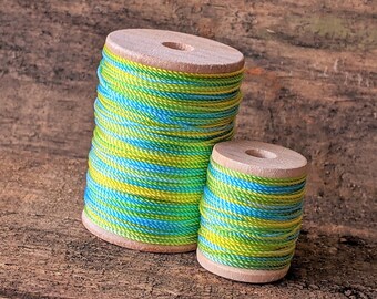 Hilo Springtime de nailon teñido a mano con vetas