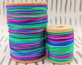 Hilo de crochet de nailon jaspeado Lightshow teñido a mano