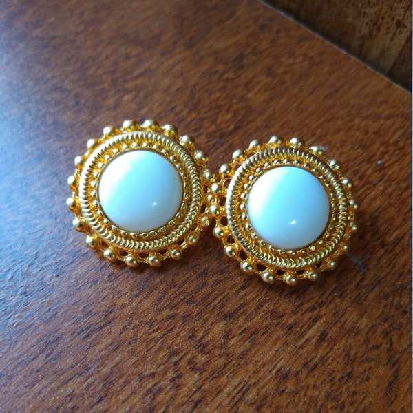 Vintage Ellen Designs Clip on Earrings