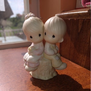 Enesco kostbare Momente Liebe einen anderen Porzellan Figur