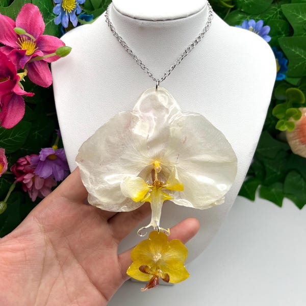Orchid necklace, real flower resin necklace, preserved in resin, botanical jewelry, floral jewelry