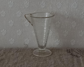 Taza medidora de vidrio a presión vintage, Taza medidora antigua, Herramientas de cocina vintage.