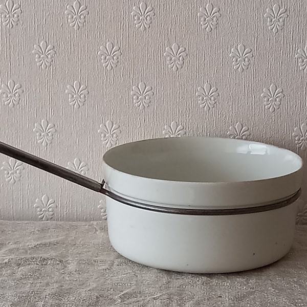 Antique porcelain pan with metal handle, Antique pan with porcelain pan and metal handle, Farmhouse kitchen decor