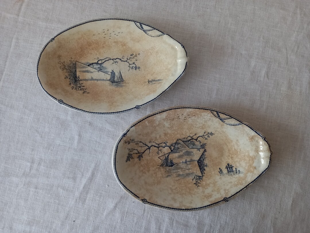 ペトルス・レグー作のアンティークオーバルプレートパターン