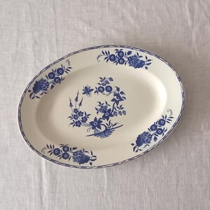 Antieke ovale serveerschaal Boch Frères Keramis, decor Grand Bouquet