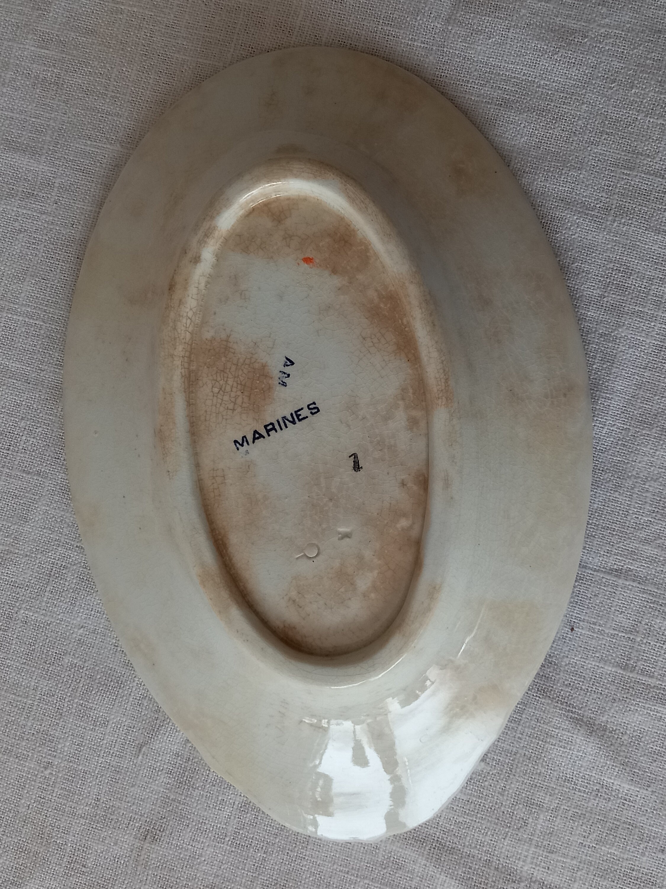 ペトルス・レグー作のアンティークオーバルプレートパターン