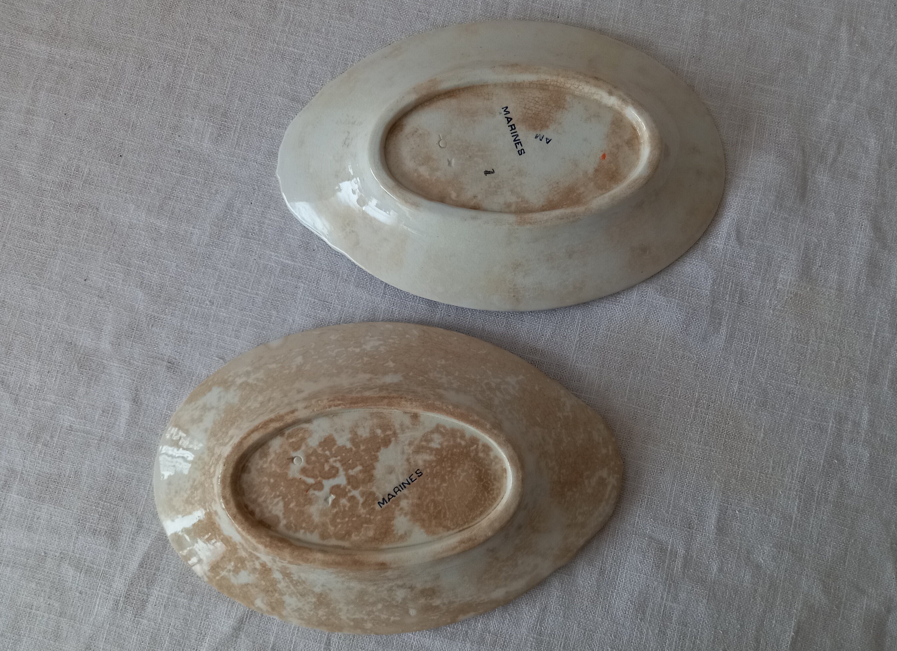 ペトルス・レグー作のアンティークオーバルプレートパターン