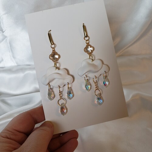 Boucles d'oreilles pendantes nuage Pillow : gouttes de pluie en pâte polymère, bijoux tendance