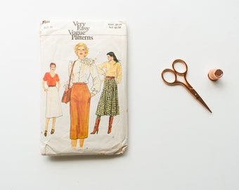 Ladies Skirt Sewing Pattern Vintage 1970s Very Easy Vogue 7444 Misses Skirts Size 16 USED/CUT