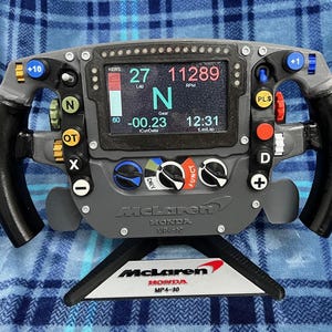 Kierownica McLaren MP4-30 F1 z 2015 roku – ręcznie wykonana i drukowana w 3D z tworzywa PLA