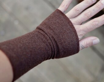 Pulswärmer aus Merinowolle - Stulpen - dunkelbraun braun - Armstulpen Handwärmer Winter Herbst - Wollstulpen Handstulpen - für sie