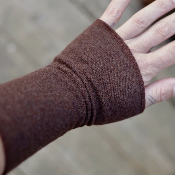 Pulswärmer aus Merinowolle - Stulpen - dunkelbraun braun - Armstulpen Handwärmer Winter Herbst - Wollstulpen Handstulpen - für sie