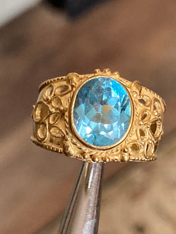 Vintage large 18k gold band with a large blue topa