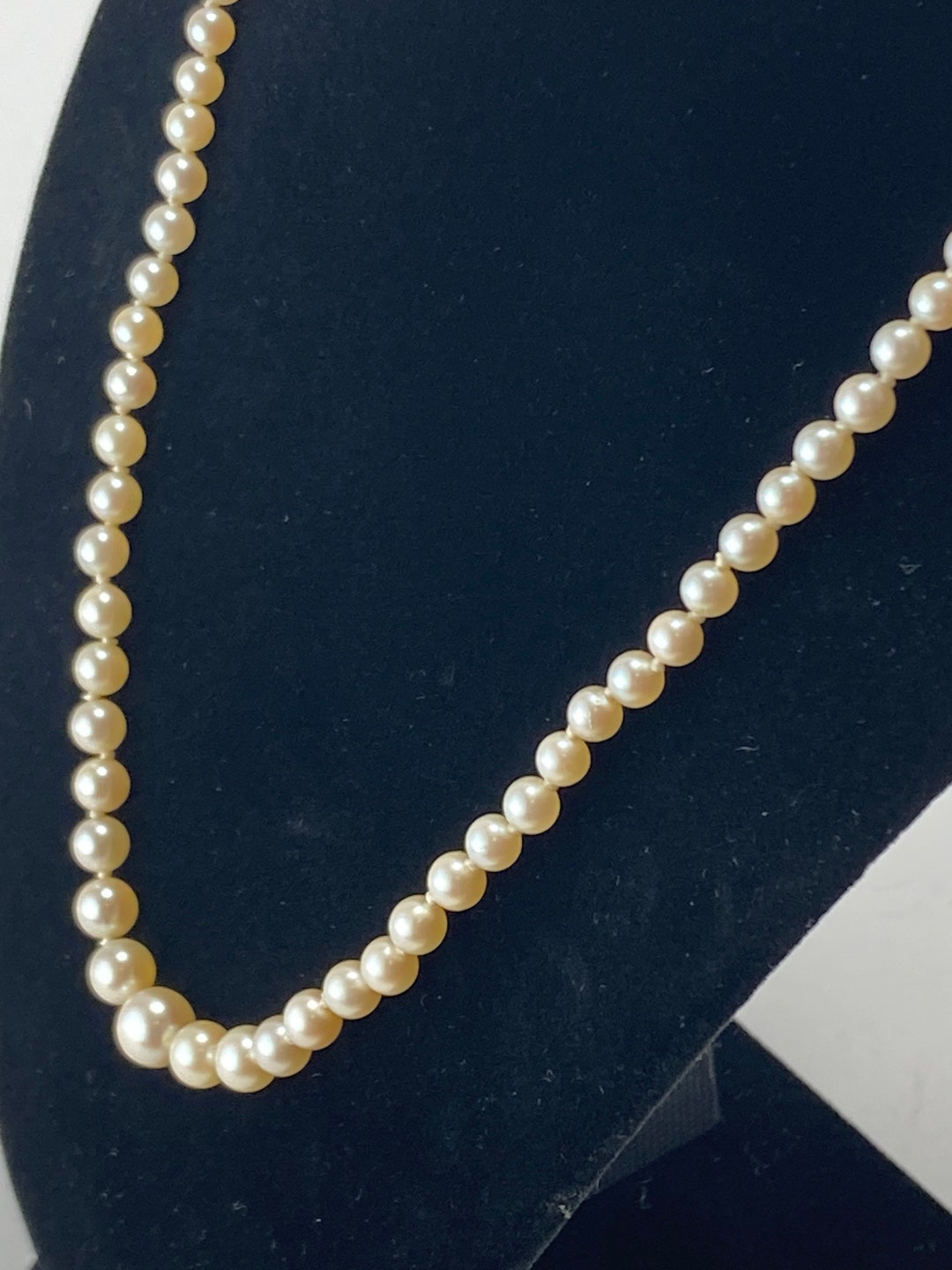 Midlate 1900s Pearl Necklace/ Graduated Cultured Pearl Necklace
