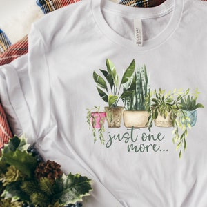 Just one more plant 半袖ユニセックスTシャツ 送料無料