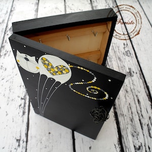 Wooden Key Holder House with Chalk Board, Hand Painted Key Box, Hanging Key Holder, Key Hooks, Wall Key Cabinet, Key Storage, Key Organizer