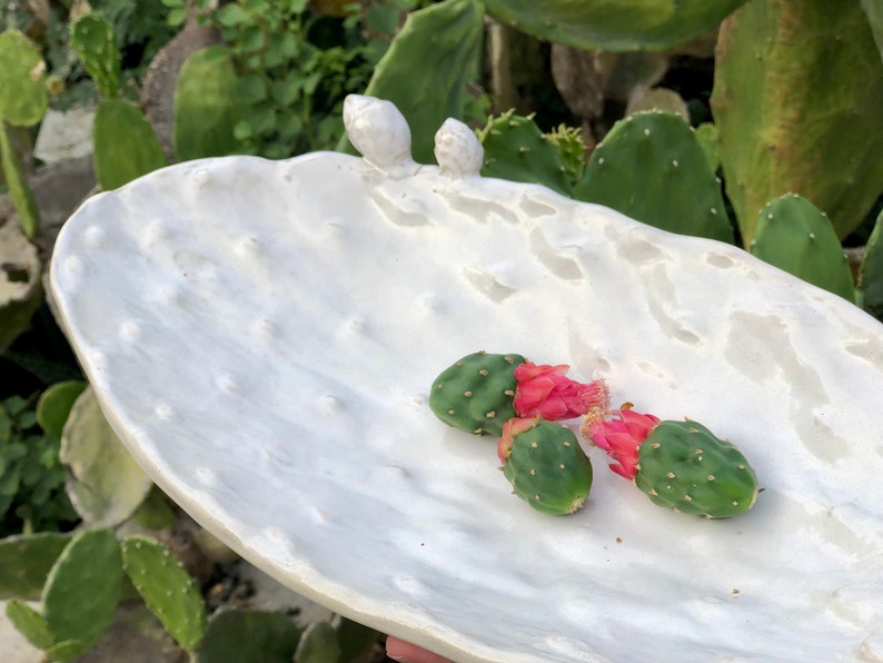 White ceramic cactus serving bowl. white serving dish. image 4