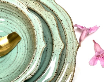 Green dinnerware set