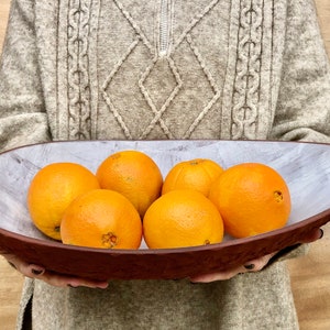 Extra große Obstschale in Mandelform.