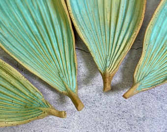 Set of 4 Ceramic Palm Leaves - Versatile Serving Dishes and Decorative Pieces