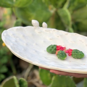 White ceramic cactus serving bowl. white serving dish. image 3