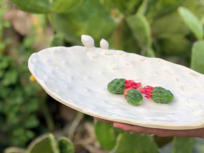 White ceramic cactus serving bowl. white serving dish. image 3