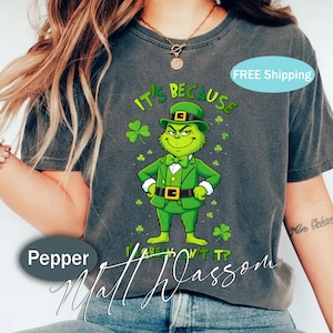 以下が含まれることがあります： クリーム、ライトブラウン、ダークブラウンの、まだら模様のマット仕上げのセラミックマグ3個セット。各マグはシンプルでミニマリストなデザインで、丸みを帯びたハンドルが付いています。コーヒーや紅茶に最適です。