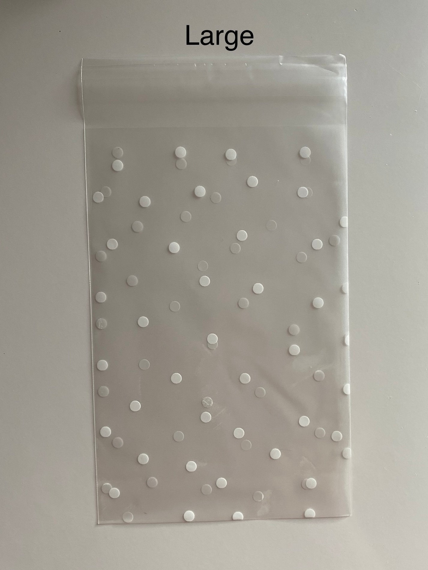 White polka dot pattern clear self adhesive bags (XXS/XS/S/M/L/LS) pack of 10,25,50,100,200,500. Ideal for party favours, gift bags.