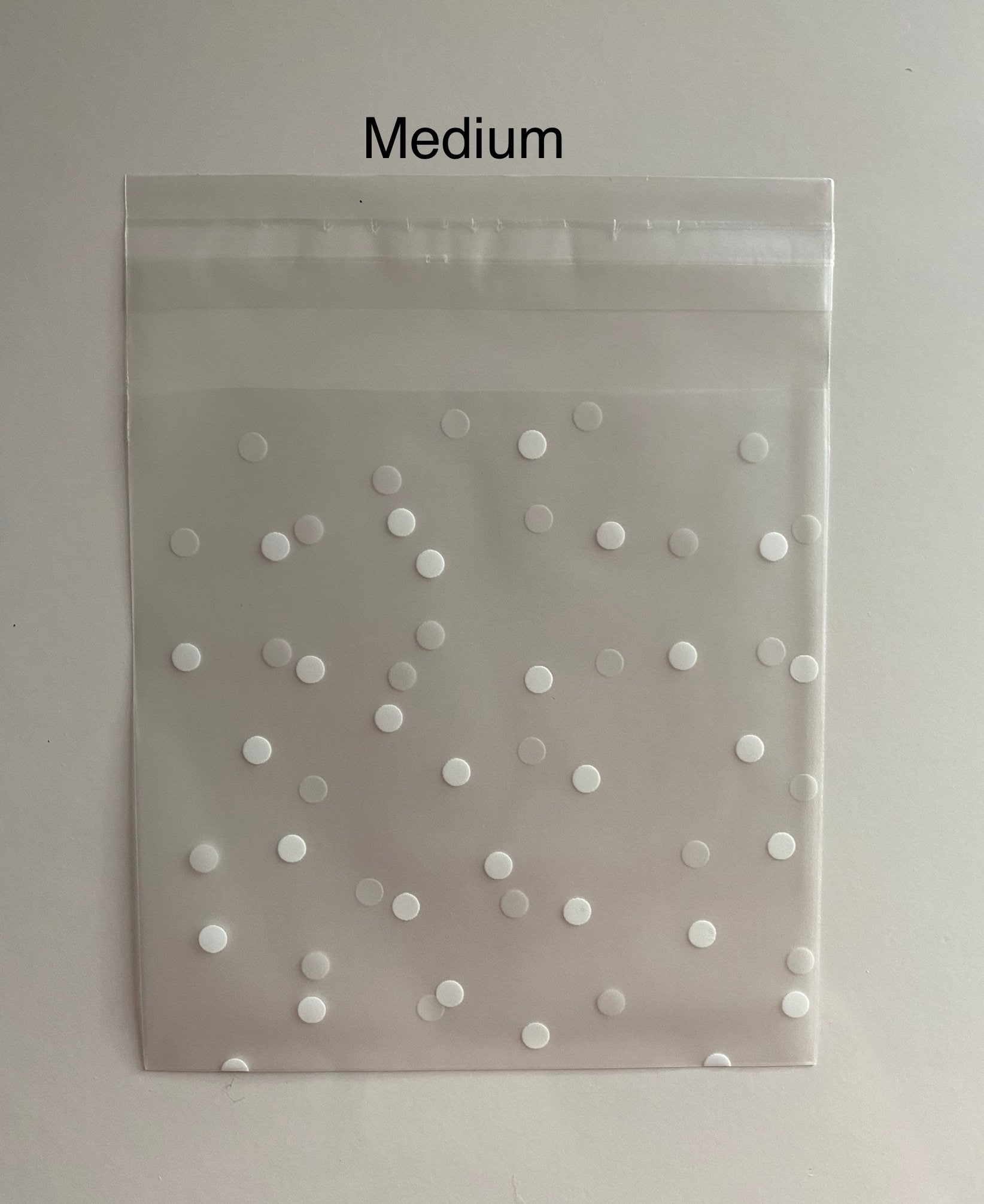 White polka dot pattern clear self adhesive bags (XXS/XS/S/M/L/LS) pack of 10,25,50,100,200,500. Ideal for party favours, gift bags.