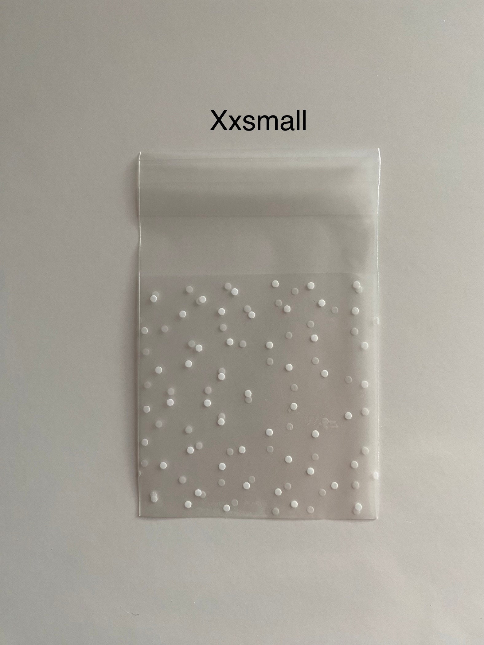 White polka dot pattern clear self adhesive bags (XXS/XS/S/M/L/LS) pack of 10,25,50,100,200,500. Ideal for party favours, gift bags.