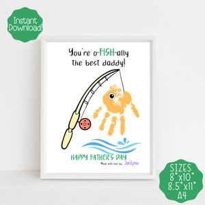 K&ouml;nnte beinhalten: Eine druckbare Vatertagskarte mit einem Handabdruck-Fisch-Design. Die Karte lautet "You're o-FISH-ally the best daddy!" und "Happy Father's Day".
