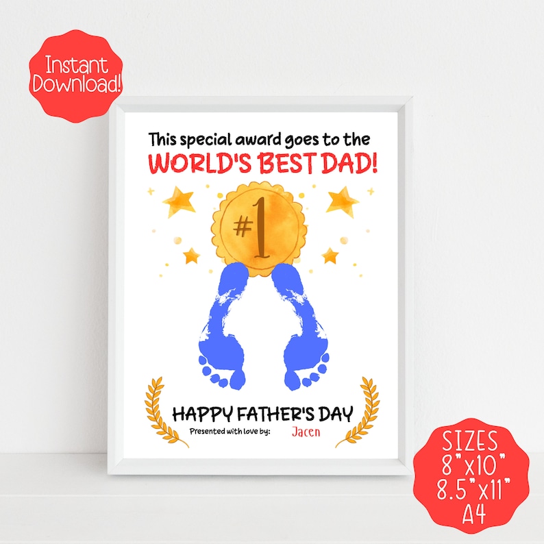 K&ouml;nnte beinhalten: Eine druckbare Vatertagskarte mit einer Goldmedaille und blauen Fu&szlig;abdr&uuml;cken. Der Text lautet "This special award goes to the WORLD'S BEST DAD!" und "HAPPY FATHER'S DAY".