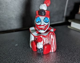 ジョン・ウェイン・ゲイシーのポゴ・ザ・クラウンのアクション