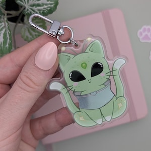 ALIEN CAT Acrylic Keychain, UFO Extraterrestrial Kitty Keychain, Outerspace, Celestial, Cute Acryl Epoxy Charm, Kawaii Green Alien Chibi Cat