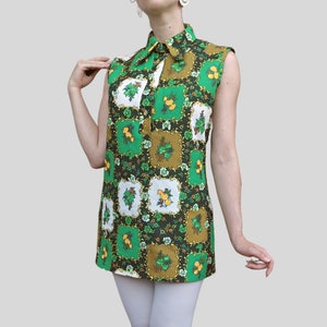 vintage 70s Chemise Groovy sans manches Robe tunique Imprimé de motifs à boutons colorés vert floral court image 1