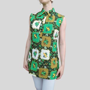 vintage 70s Chemise Groovy sans manches Robe tunique Imprimé de motifs à boutons colorés vert floral court image 7