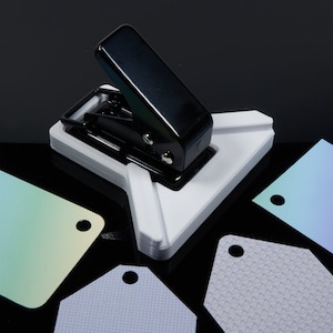 Perforatrice d'angle - Perfore un trou parfaitement placé dans les coins des étiquettes cadeaux, des cartes, etc.