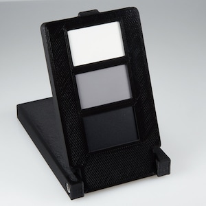 Carte/vérificateur de balance des couleurs noir, blanc et gris
