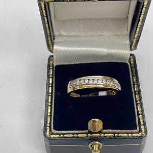 9 carat yellow gold cubic zirconia band Ring size M
